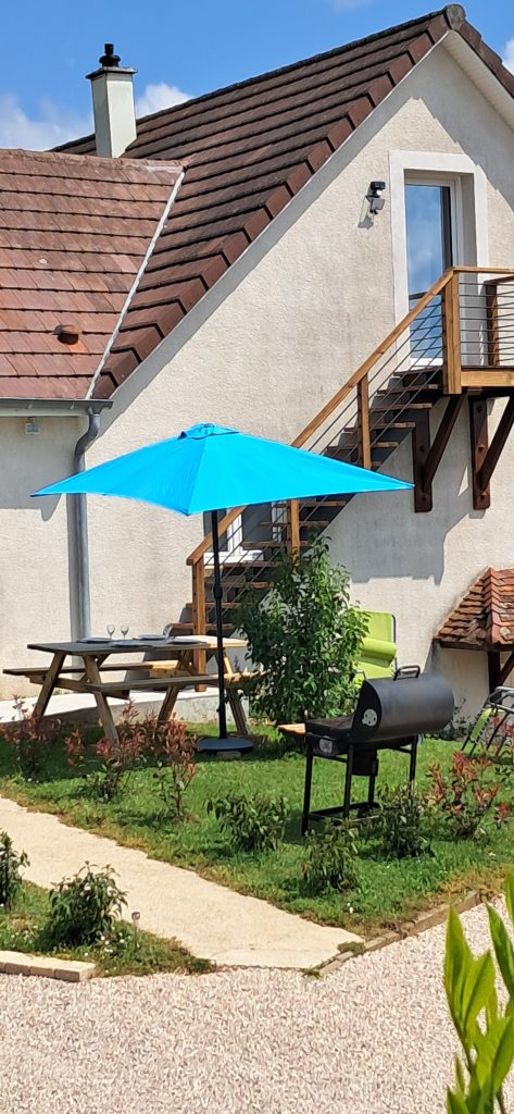 Gîte - hébergement sur Dole- extérieur sympa et apaisant